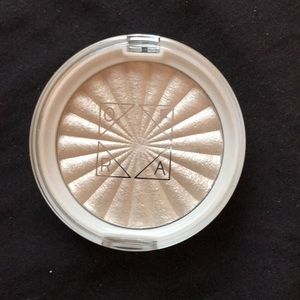 Face highlighter. Never opened or used